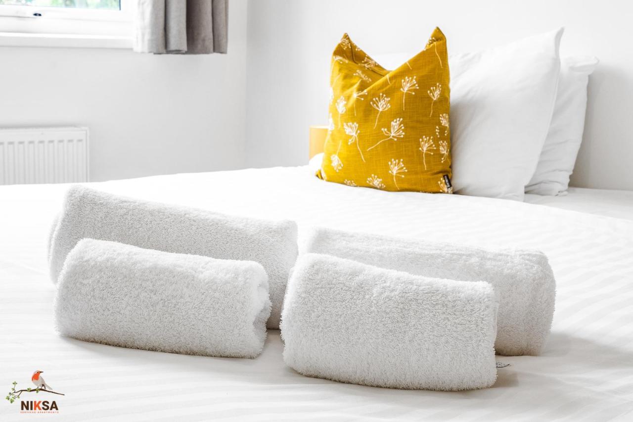 Niksa Serviced Accommodation - 3 Bedroom House Welwyn Garden City Extérieur photo