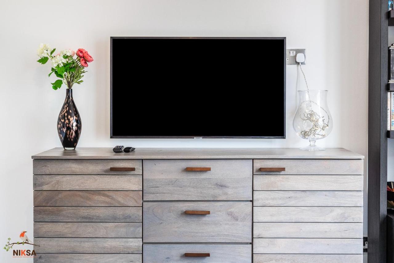 Niksa Serviced Accommodation - 3 Bedroom House Welwyn Garden City Extérieur photo