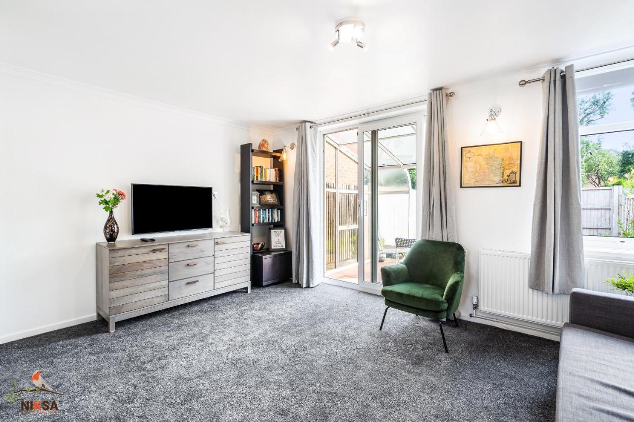 Niksa Serviced Accommodation - 3 Bedroom House Welwyn Garden City Extérieur photo
