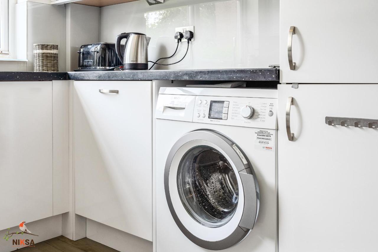 Niksa Serviced Accommodation - 3 Bedroom House Welwyn Garden City Extérieur photo