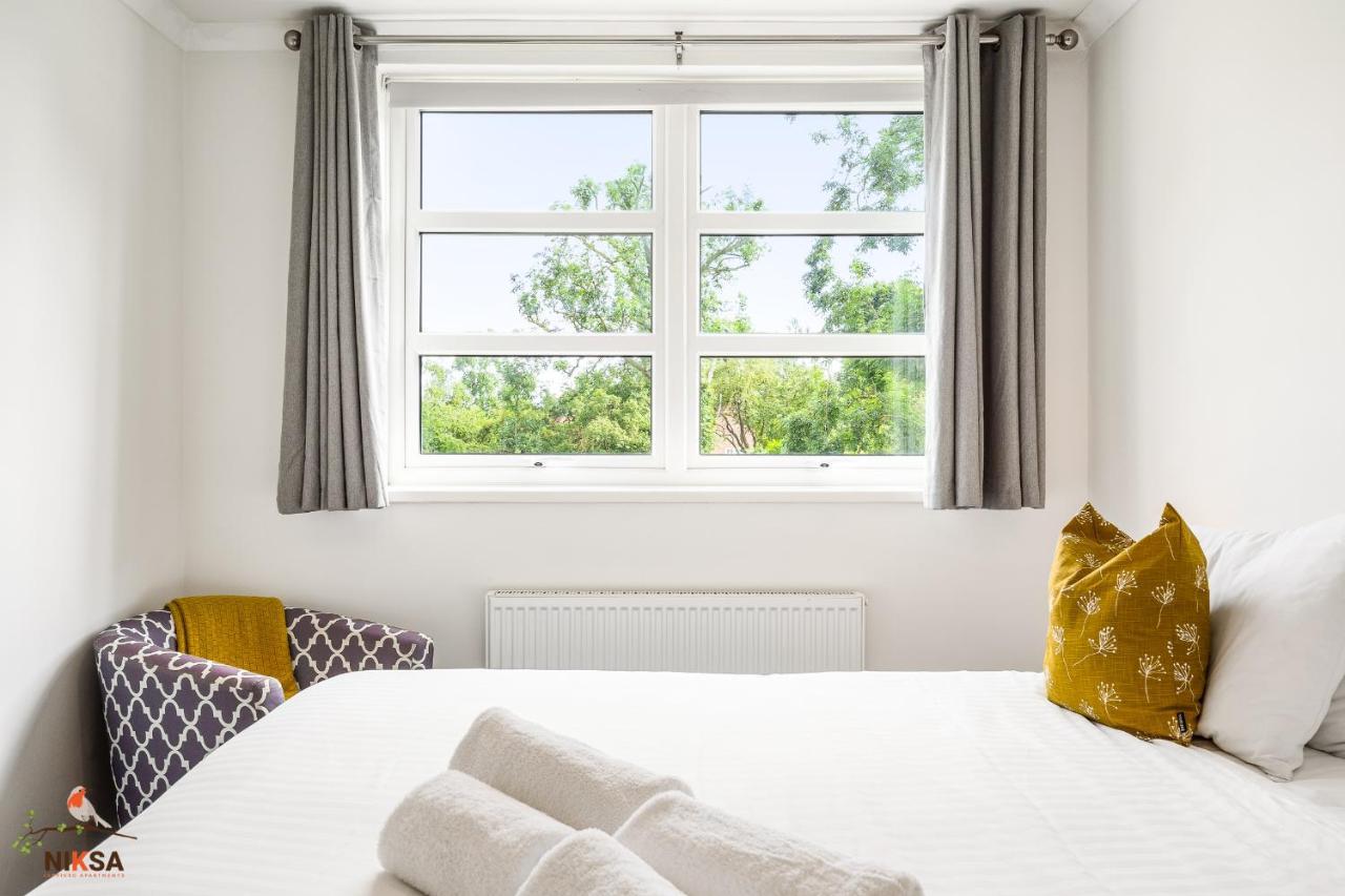 Niksa Serviced Accommodation - 3 Bedroom House Welwyn Garden City Extérieur photo