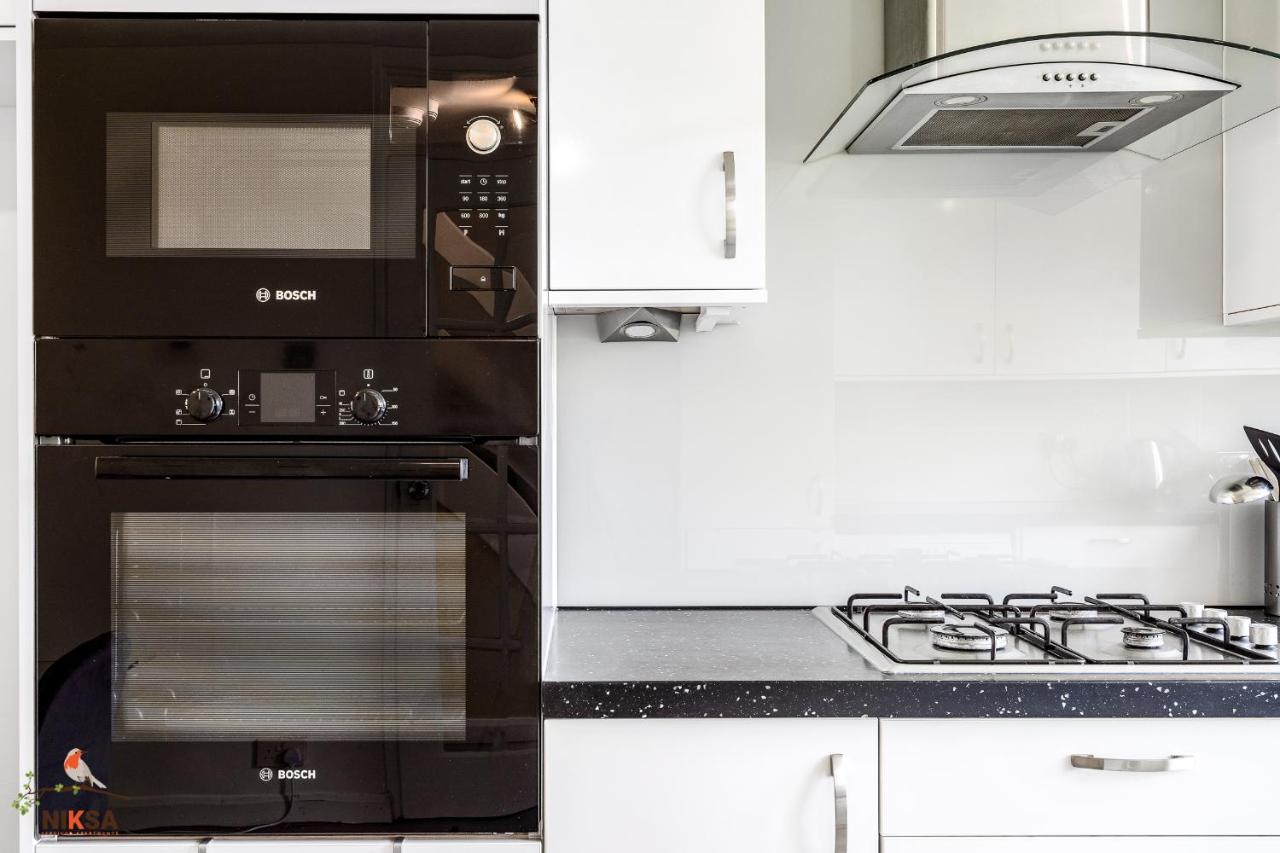 Niksa Serviced Accommodation - 3 Bedroom House Welwyn Garden City Extérieur photo